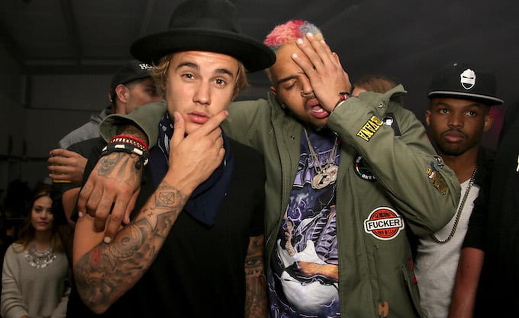 Justin Bieber recibe criticas por felicitar a Chris Brown